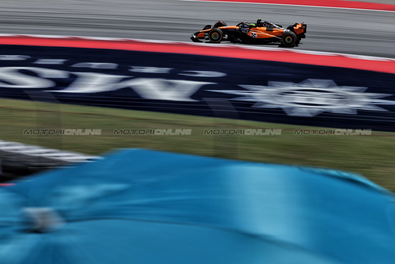 GP SPAGNA, Lando Norris (GBR) McLaren MCL39.

31.05.2025. Formula 1 World Championship, Rd 9, Spanish Grand Prix, Barcelona, Spain, Qualifiche Day.

 - www.xpbimages.com, EMail: requests@xpbimages.com © Copyright: Rew / XPB Images