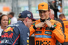 GP SPAGNA, (L to R): Max Verstappen (NLD) Red Bull Racing with pole sitter Oscar Piastri (AUS) McLaren in qualifying parc ferme.

31.05.2025. Formula 1 World Championship, Rd 9, Spanish Grand Prix, Barcelona, Spain, Qualifiche Day.

- www.xpbimages.com, EMail: requests@xpbimages.com © Copyright: Charniaux / XPB Images