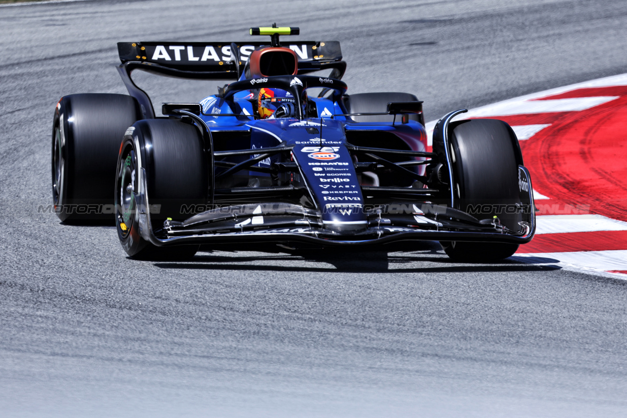 GP SPAGNA, Carlos Sainz (ESP) Atlassian Williams Racing FW47.

30.05.2025 Formula 1 World Championship, Rd 9, Spanish Grand Prix, Barcelona, Spain, Practice Day.

- www.xpbimages.com, EMail: requests@xpbimages.com © Copyright: Bearne / XPB Images