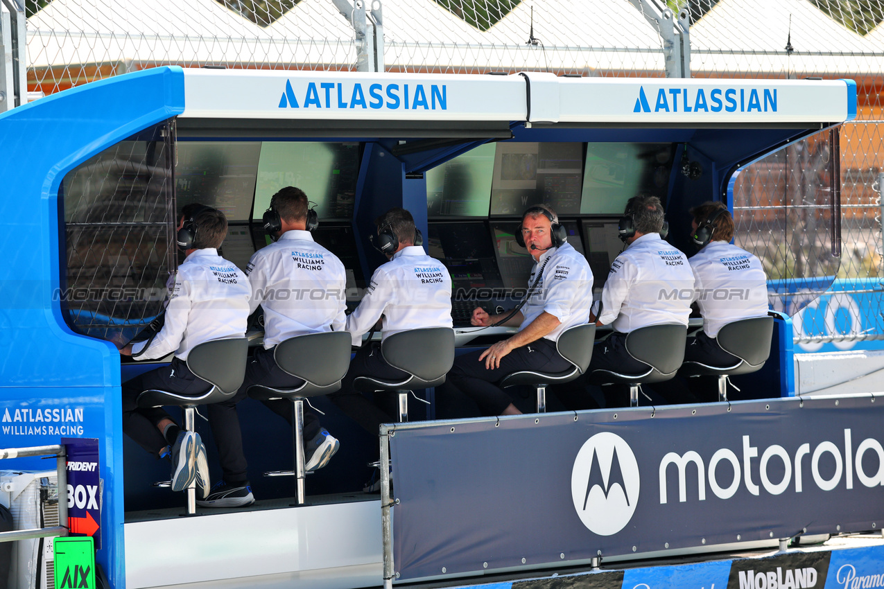 GP SPAGNA, Atlassian Williams Racing pit gantry.

30.05.2025 Formula 1 World Championship, Rd 9, Spanish Grand Prix, Barcelona, Spain, Practice Day.

- www.xpbimages.com, EMail: requests@xpbimages.com © Copyright: Batchelor / XPB Images