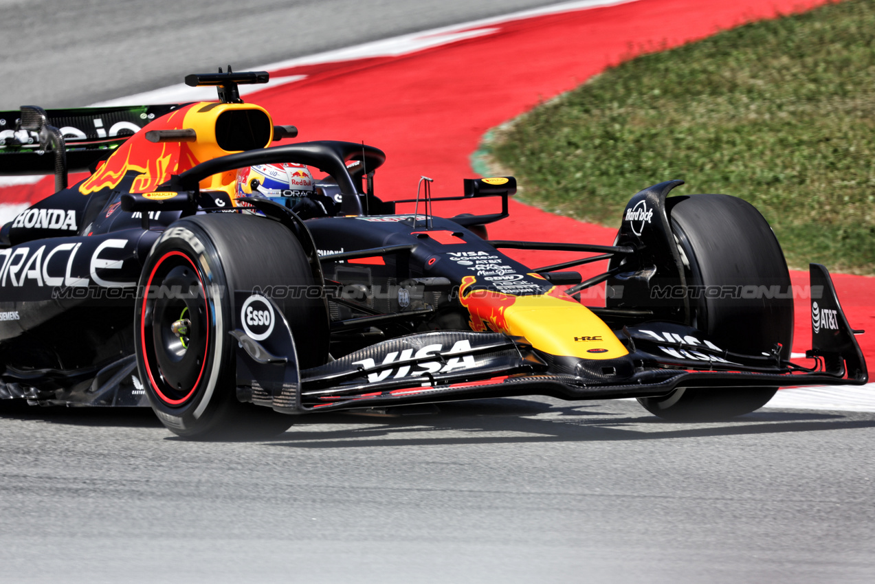 GP SPAGNA, Max Verstappen (NLD) Red Bull Racing RB21.

30.05.2025 Formula 1 World Championship, Rd 9, Spanish Grand Prix, Barcelona, Spain, Practice Day.

- www.xpbimages.com, EMail: requests@xpbimages.com © Copyright: Bearne / XPB Images