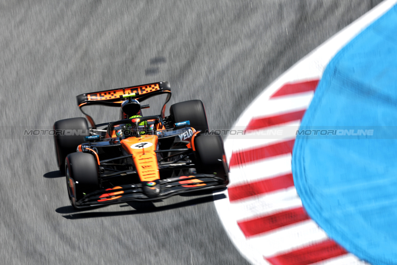 GP SPAGNA, Lando Norris (GBR) McLaren MCL39.

30.05.2025 Formula 1 World Championship, Rd 9, Spanish Grand Prix, Barcelona, Spain, Practice Day.

- www.xpbimages.com, EMail: requests@xpbimages.com © Copyright: Bearne / XPB Images