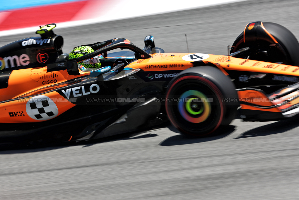 GP SPAGNA, Lando Norris (GBR) McLaren MCL39.

30.05.2025 Formula 1 World Championship, Rd 9, Spanish Grand Prix, Barcelona, Spain, Practice Day.

- www.xpbimages.com, EMail: requests@xpbimages.com © Copyright: Bearne / XPB Images