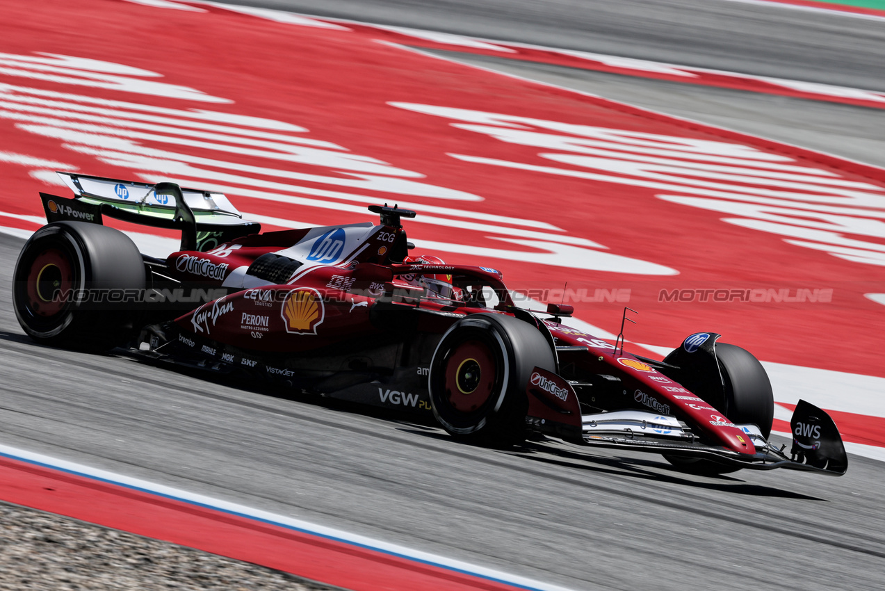 GP SPAGNA, Charles Leclerc (MON) Ferrari SF-25.

30.05.2025 Formula 1 World Championship, Rd 9, Spanish Grand Prix, Barcelona, Spain, Practice Day.

- www.xpbimages.com, EMail: requests@xpbimages.com © Copyright: Charniaux / XPB Images