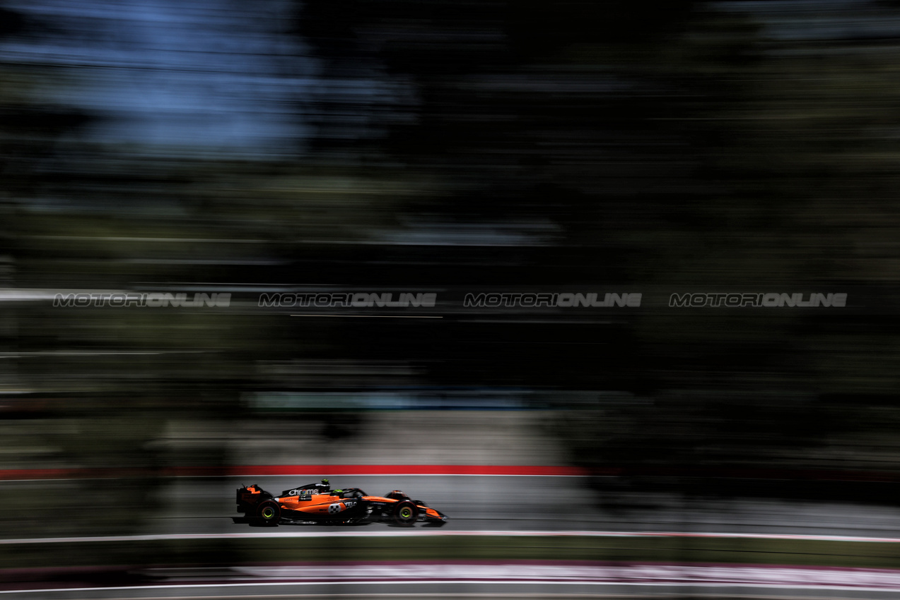 GP SPAGNA, Lando Norris (GBR) McLaren MCL39.

30.05.2025 Formula 1 World Championship, Rd 9, Spanish Grand Prix, Barcelona, Spain, Practice Day.

- www.xpbimages.com, EMail: requests@xpbimages.com © Copyright: Charniaux / XPB Images