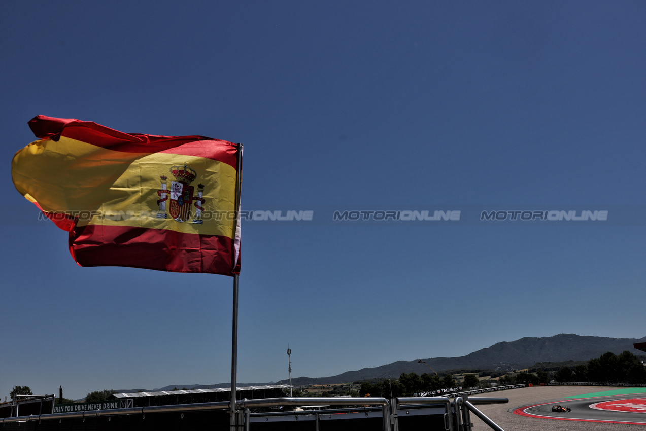 GP SPAGNA, Oscar Piastri (AUS) McLaren MCL39.

30.05.2025 Formula 1 World Championship, Rd 9, Spanish Grand Prix, Barcelona, Spain, Practice Day.

- www.xpbimages.com, EMail: requests@xpbimages.com © Copyright: Charniaux / XPB Images