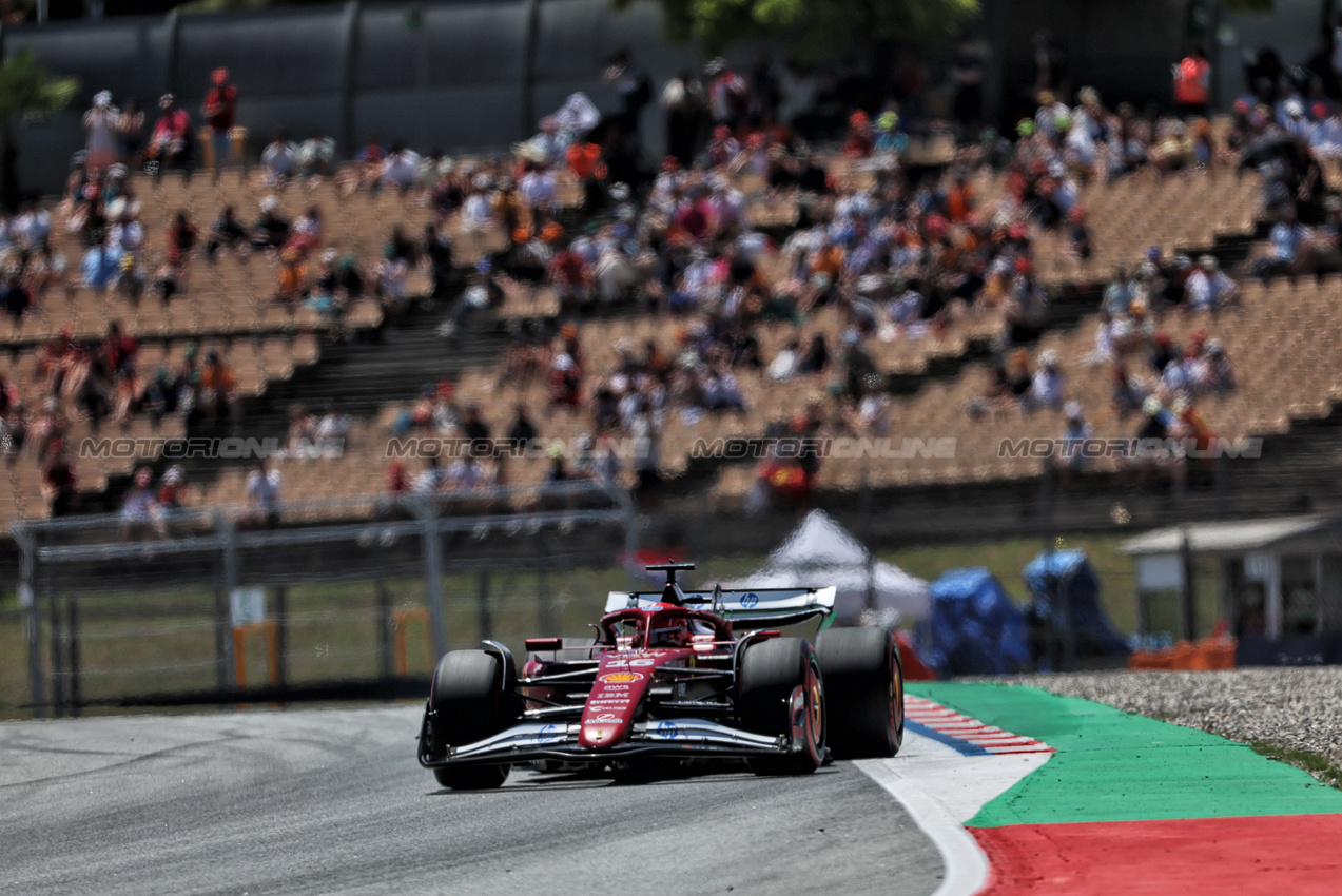GP SPAGNA, Charles Leclerc (MON) Ferrari SF-25.

30.05.2025 Formula 1 World Championship, Rd 9, Spanish Grand Prix, Barcelona, Spain, Practice Day.

 - www.xpbimages.com, EMail: requests@xpbimages.com © Copyright: Rew / XPB Images