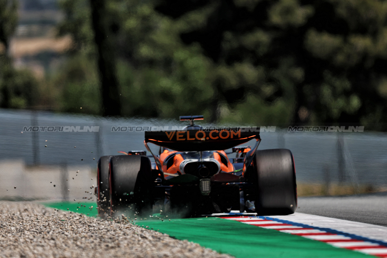 GP SPAGNA, Oscar Piastri (AUS) McLaren MCL39.

30.05.2025 Formula 1 World Championship, Rd 9, Spanish Grand Prix, Barcelona, Spain, Practice Day.

 - www.xpbimages.com, EMail: requests@xpbimages.com © Copyright: Rew / XPB Images