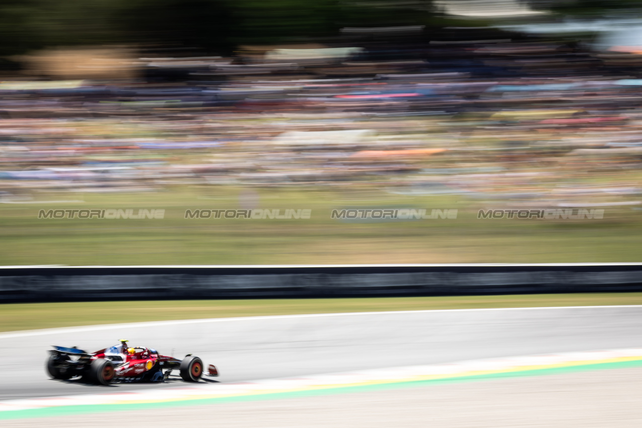 GP SPAGNA, Lewis Hamilton (GBR) Ferrari SF-25.

30.05.2025 Formula 1 World Championship, Rd 9, Spanish Grand Prix, Barcelona, Spain, Practice Day.

- www.xpbimages.com, EMail: requests@xpbimages.com © Copyright: Bearne / XPB Images