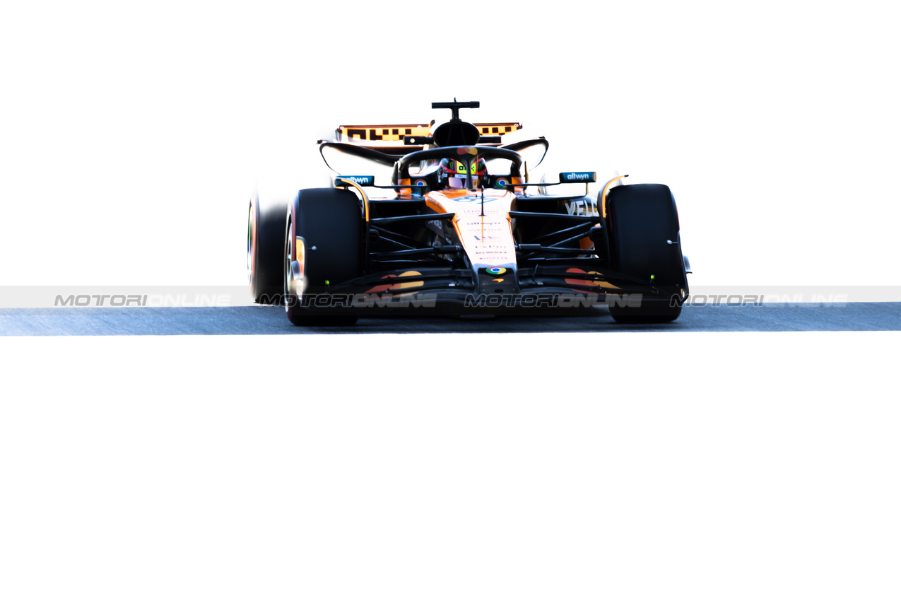 GP SPAGNA, Oscar Piastri (AUS) McLaren MCL39.

30.05.2025 Formula 1 World Championship, Rd 9, Spanish Grand Prix, Barcelona, Spain, Practice Day.

- www.xpbimages.com, EMail: requests@xpbimages.com © Copyright: Bearne / XPB Images
