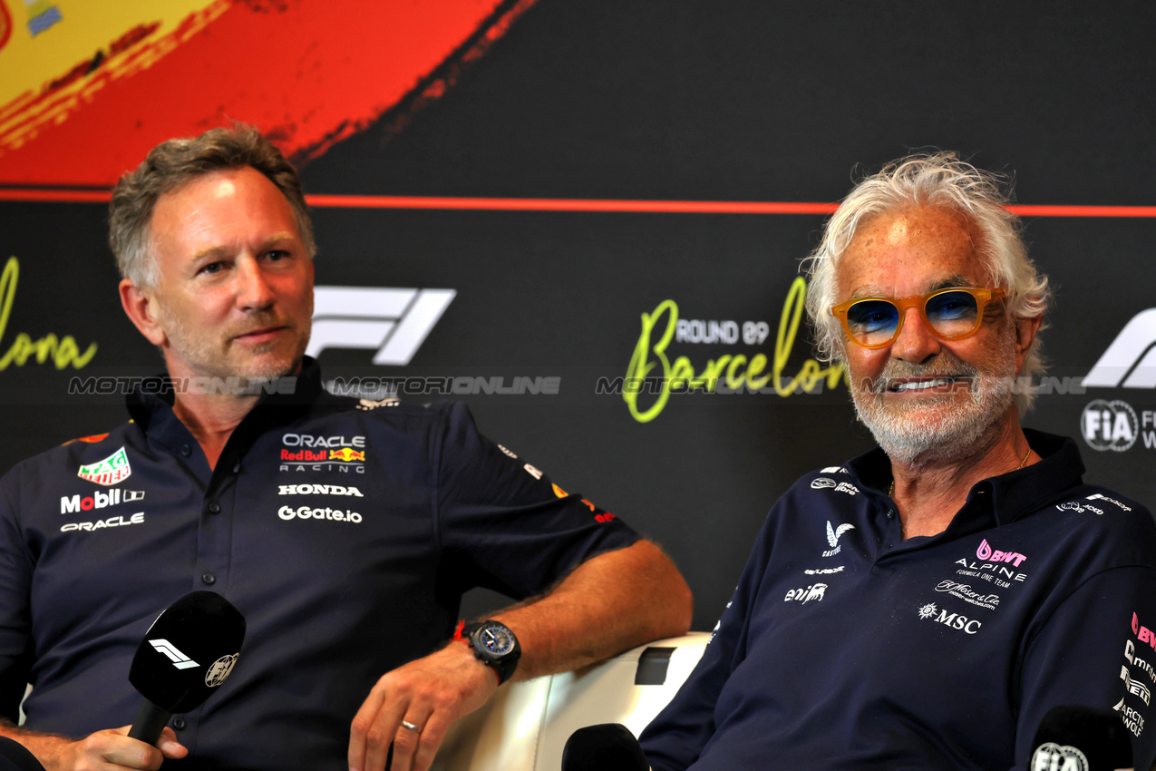 GP SPAGNA, (L to R): Christian Horner (GBR) Red Bull Racing Team Principal e Flavio Briatore (ITA) Alpine F1 Team Executive Advisor in the FIA Press Conference.

30.05.2025 Formula 1 World Championship, Rd 9, Spanish Grand Prix, Barcelona, Spain, Practice Day.

 - www.xpbimages.com, EMail: requests@xpbimages.com © Copyright: Rew / XPB Images