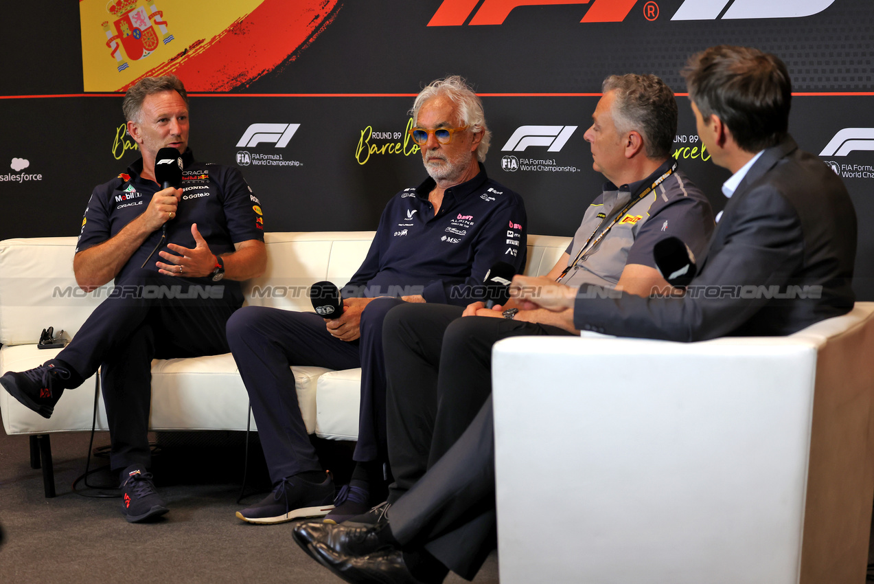 GP SPAGNA, (L to R): Christian Horner (GBR) Red Bull Racing Team Principal; Flavio Briatore (ITA) Alpine F1 Team Executive Advisor; e Mario Isola (ITA) Pirelli Racing Manager, in the FIA Press Conference.

30.05.2025 Formula 1 World Championship, Rd 9, Spanish Grand Prix, Barcelona, Spain, Practice Day.

 - www.xpbimages.com, EMail: requests@xpbimages.com © Copyright: Rew / XPB Images