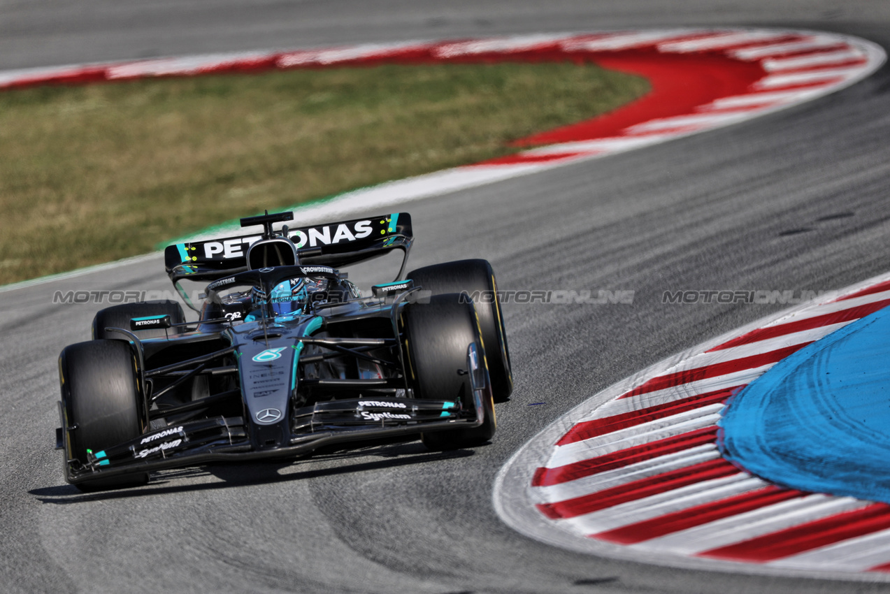 GP SPAGNA, George Russell (GBR) Mercedes AMG F1 W16.

30.05.2025 Formula 1 World Championship, Rd 9, Spanish Grand Prix, Barcelona, Spain, Practice Day.

 - www.xpbimages.com, EMail: requests@xpbimages.com © Copyright: Rew / XPB Images