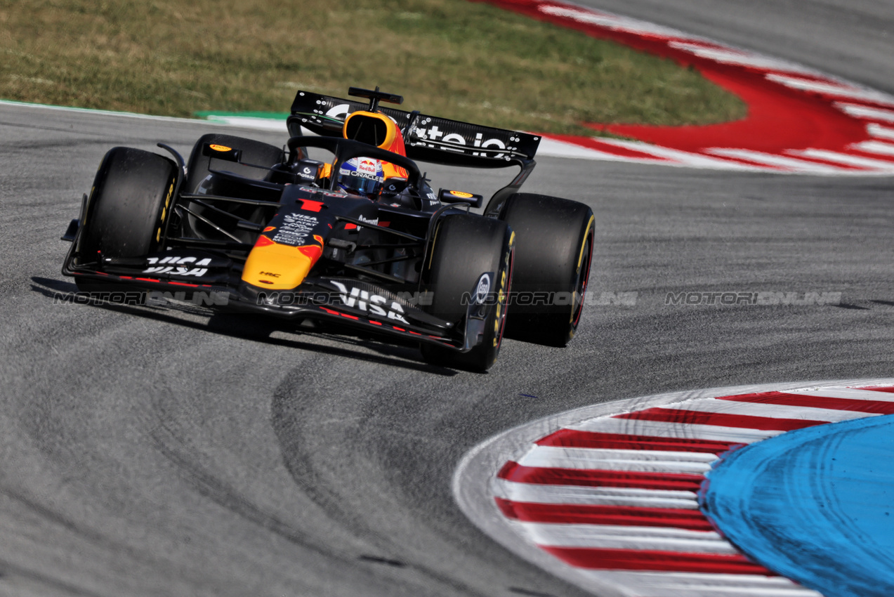 GP SPAGNA, Max Verstappen (NLD) Red Bull Racing RB21.

30.05.2025 Formula 1 World Championship, Rd 9, Spanish Grand Prix, Barcelona, Spain, Practice Day.

 - www.xpbimages.com, EMail: requests@xpbimages.com © Copyright: Rew / XPB Images