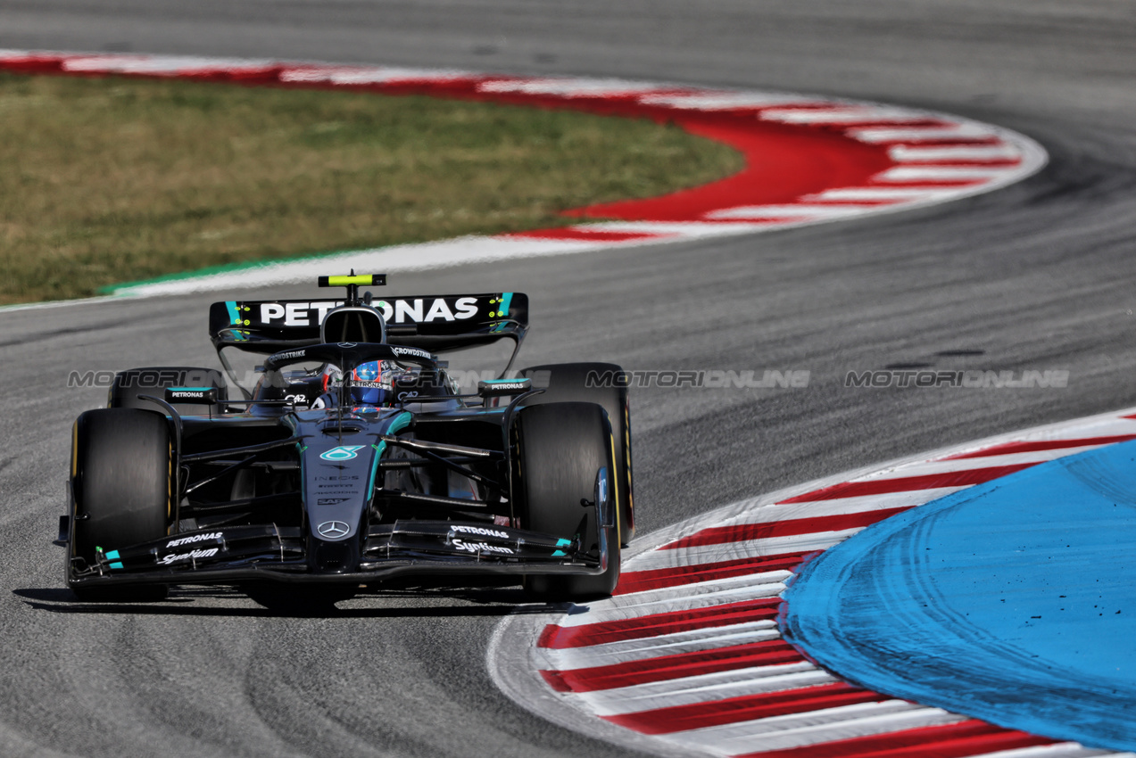 GP SPAGNA, Andrea Kimi Antonelli (ITA) Mercedes AMG F1 W16.

30.05.2025 Formula 1 World Championship, Rd 9, Spanish Grand Prix, Barcelona, Spain, Practice Day.

 - www.xpbimages.com, EMail: requests@xpbimages.com © Copyright: Rew / XPB Images