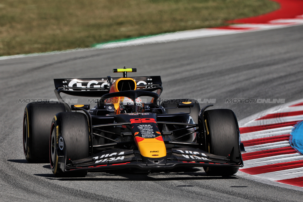 GP SPAGNA, Yuki Tsunoda (JPN) Red Bull Racing RB21.

30.05.2025 Formula 1 World Championship, Rd 9, Spanish Grand Prix, Barcelona, Spain, Practice Day.

 - www.xpbimages.com, EMail: requests@xpbimages.com © Copyright: Rew / XPB Images