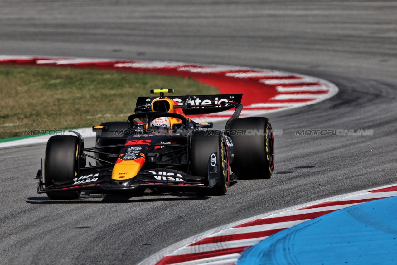 GP SPAGNA, Yuki Tsunoda (JPN) Red Bull Racing RB21.

30.05.2025 Formula 1 World Championship, Rd 9, Spanish Grand Prix, Barcelona, Spain, Practice Day.

 - www.xpbimages.com, EMail: requests@xpbimages.com © Copyright: Rew / XPB Images