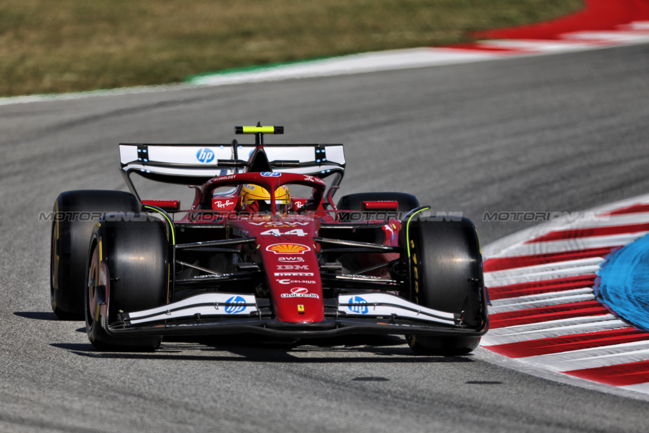GP SPAGNA, Lewis Hamilton (GBR) Ferrari SF-25.

30.05.2025 Formula 1 World Championship, Rd 9, Spanish Grand Prix, Barcelona, Spain, Practice Day.

 - www.xpbimages.com, EMail: requests@xpbimages.com © Copyright: Rew / XPB Images