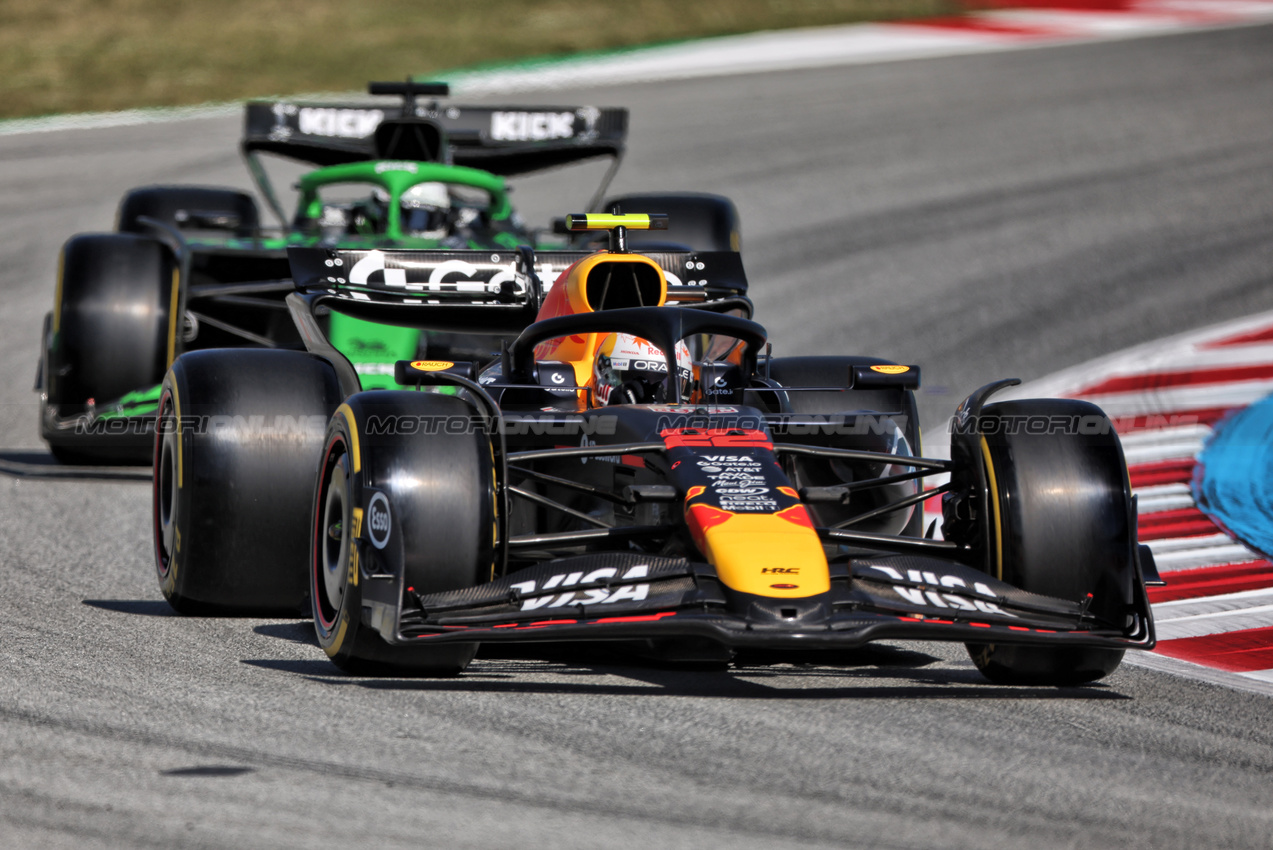 GP SPAGNA, Yuki Tsunoda (JPN) Red Bull Racing RB21.

30.05.2025 Formula 1 World Championship, Rd 9, Spanish Grand Prix, Barcelona, Spain, Practice Day.

 - www.xpbimages.com, EMail: requests@xpbimages.com © Copyright: Rew / XPB Images