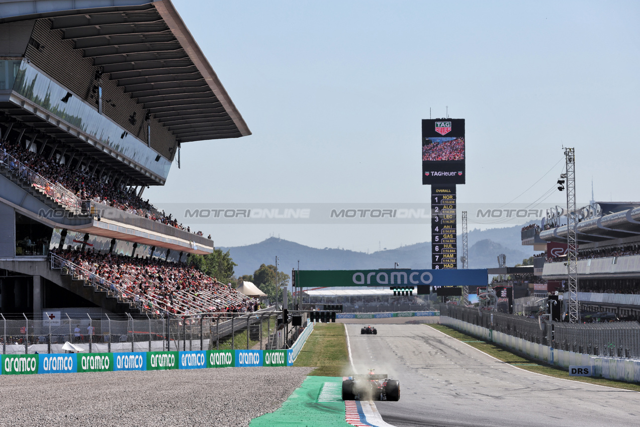 GP SPAGNA, Yuki Tsunoda (JPN) Red Bull Racing RB21.

30.05.2025 Formula 1 World Championship, Rd 9, Spanish Grand Prix, Barcelona, Spain, Practice Day.

- www.xpbimages.com, EMail: requests@xpbimages.com © Copyright: Bearne / XPB Images