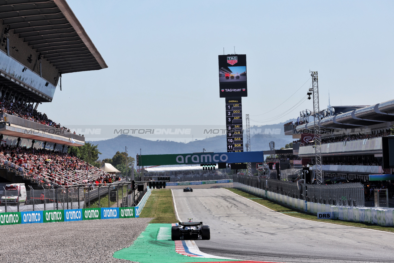 GP SPAGNA, Oliver Bearman (GBR) Haas VF-25.

30.05.2025 Formula 1 World Championship, Rd 9, Spanish Grand Prix, Barcelona, Spain, Practice Day.

- www.xpbimages.com, EMail: requests@xpbimages.com © Copyright: Bearne / XPB Images