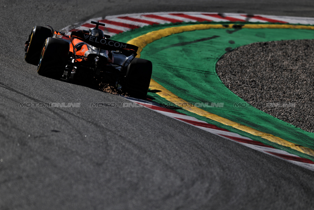 GP SPAGNA, Oscar Piastri (AUS) McLaren MCL39.

30.05.2025 Formula 1 World Championship, Rd 9, Spanish Grand Prix, Barcelona, Spain, Practice Day.

- www.xpbimages.com, EMail: requests@xpbimages.com © Copyright: Charniaux / XPB Images