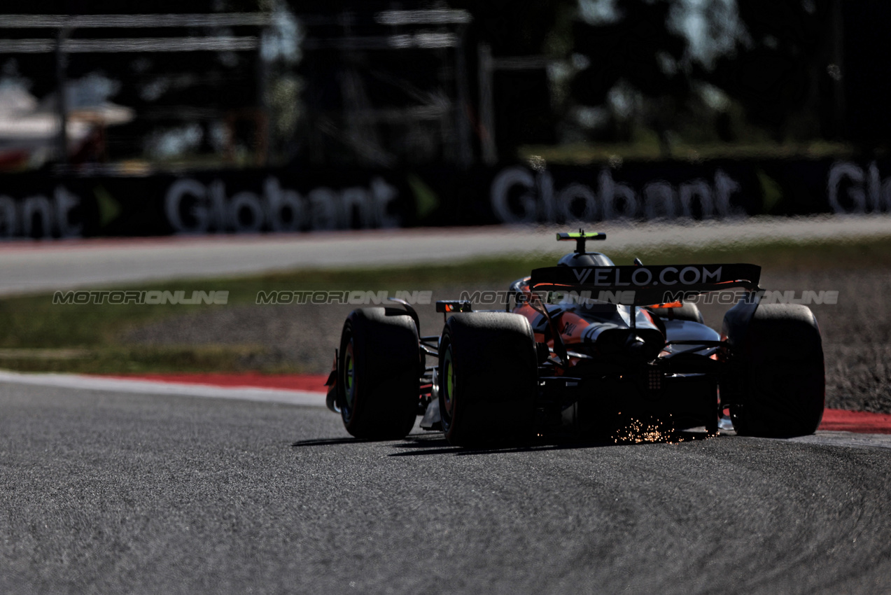 GP SPAGNA, Lando Norris (GBR) McLaren MCL39.

30.05.2025 Formula 1 World Championship, Rd 9, Spanish Grand Prix, Barcelona, Spain, Practice Day.

 - www.xpbimages.com, EMail: requests@xpbimages.com © Copyright: Rew / XPB Images