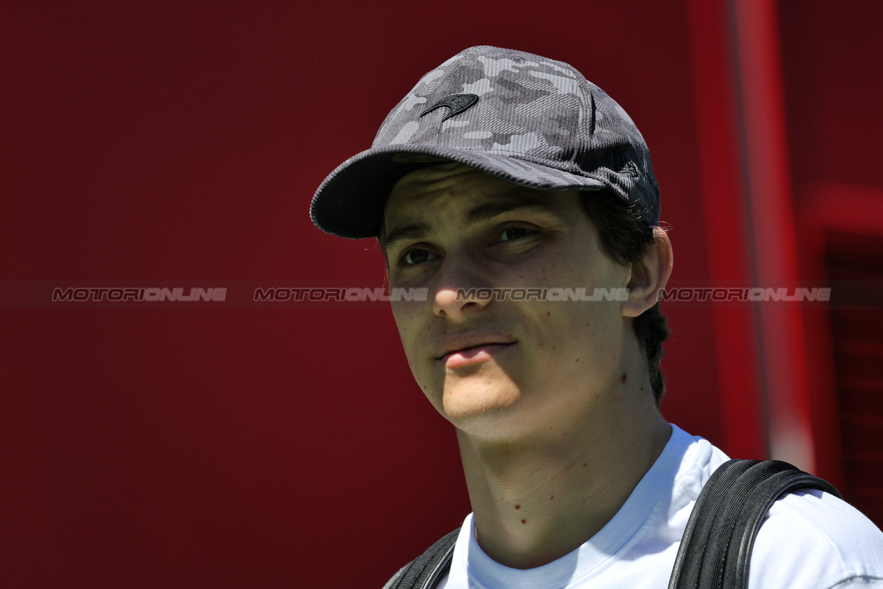 GP SPAGNA, Oscar Piastri (AUS) McLaren.

30.05.2025 Formula 1 World Championship, Rd 9, Spanish Grand Prix, Barcelona, Spain, Practice Day.

 - www.xpbimages.com, EMail: requests@xpbimages.com © Copyright: Rew / XPB Images