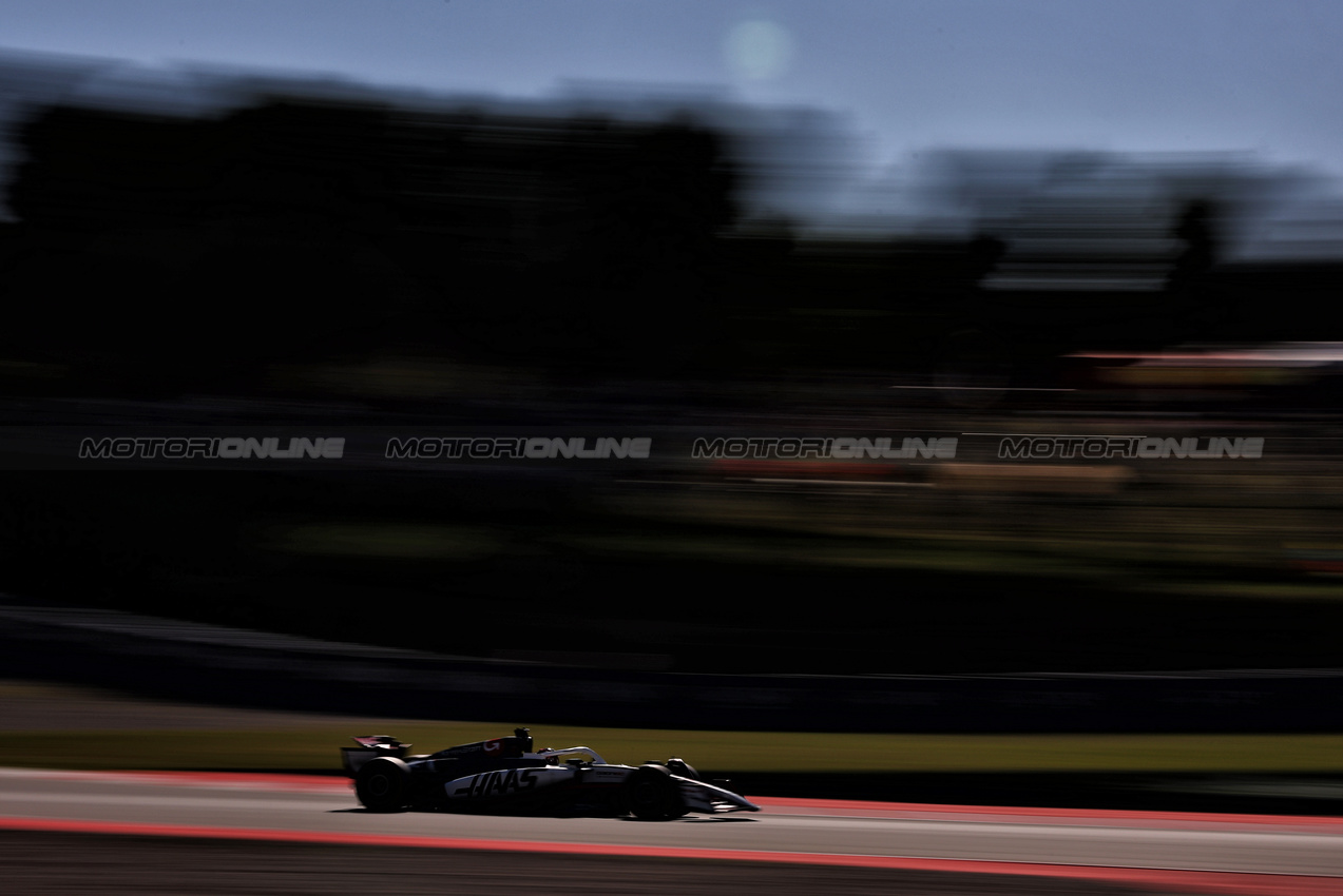 GP SPAGNA, Esteban Ocon (FRA) Haas VF-25.

30.05.2025 Formula 1 World Championship, Rd 9, Spanish Grand Prix, Barcelona, Spain, Practice Day.

- www.xpbimages.com, EMail: requests@xpbimages.com © Copyright: Charniaux / XPB Images
