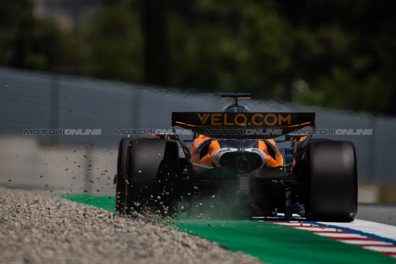 GP SPAGNA, Oscar Piastri (AUS) McLaren MCL39.

30.05.2025 Formula 1 World Championship, Rd 9, Spanish Grand Prix, Barcelona, Spain, Practice Day.

 - www.xpbimages.com, EMail: requests@xpbimages.com © Copyright: Rew / XPB Images
