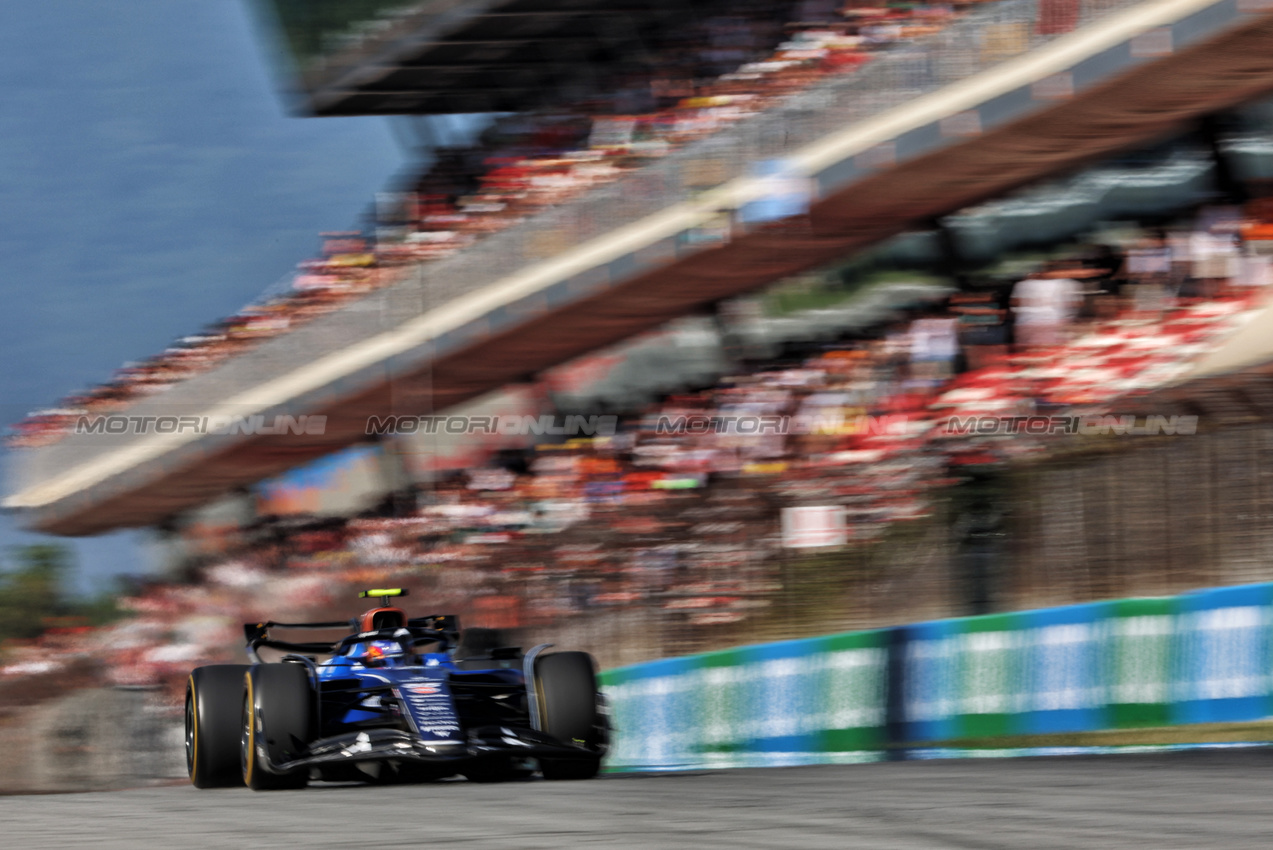 GP SPAGNA, Carlos Sainz (ESP) Atlassian Williams Racing FW47.

30.05.2025 Formula 1 World Championship, Rd 9, Spanish Grand Prix, Barcelona, Spain, Practice Day.

 - www.xpbimages.com, EMail: requests@xpbimages.com © Copyright: Rew / XPB Images