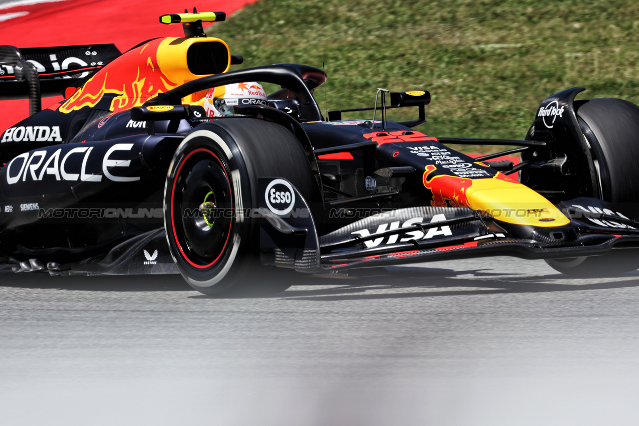 GP SPAGNA, Yuki Tsunoda (JPN) Red Bull Racing RB21.

30.05.2025 Formula 1 World Championship, Rd 9, Spanish Grand Prix, Barcelona, Spain, Practice Day.

- www.xpbimages.com, EMail: requests@xpbimages.com © Copyright: Bearne / XPB Images