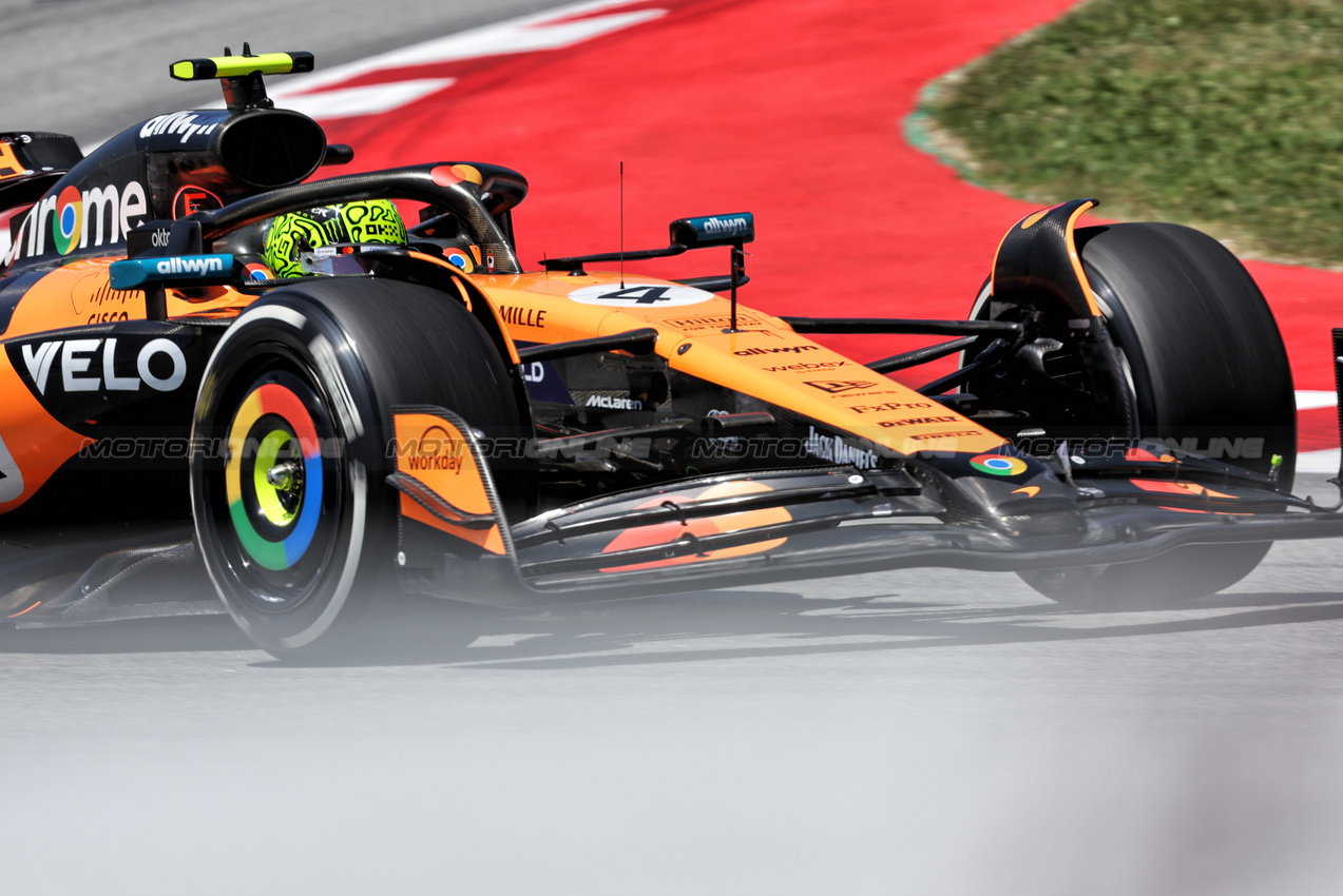 GP SPAGNA, Lando Norris (GBR) McLaren MCL39.

30.05.2025 Formula 1 World Championship, Rd 9, Spanish Grand Prix, Barcelona, Spain, Practice Day.

- www.xpbimages.com, EMail: requests@xpbimages.com © Copyright: Bearne / XPB Images