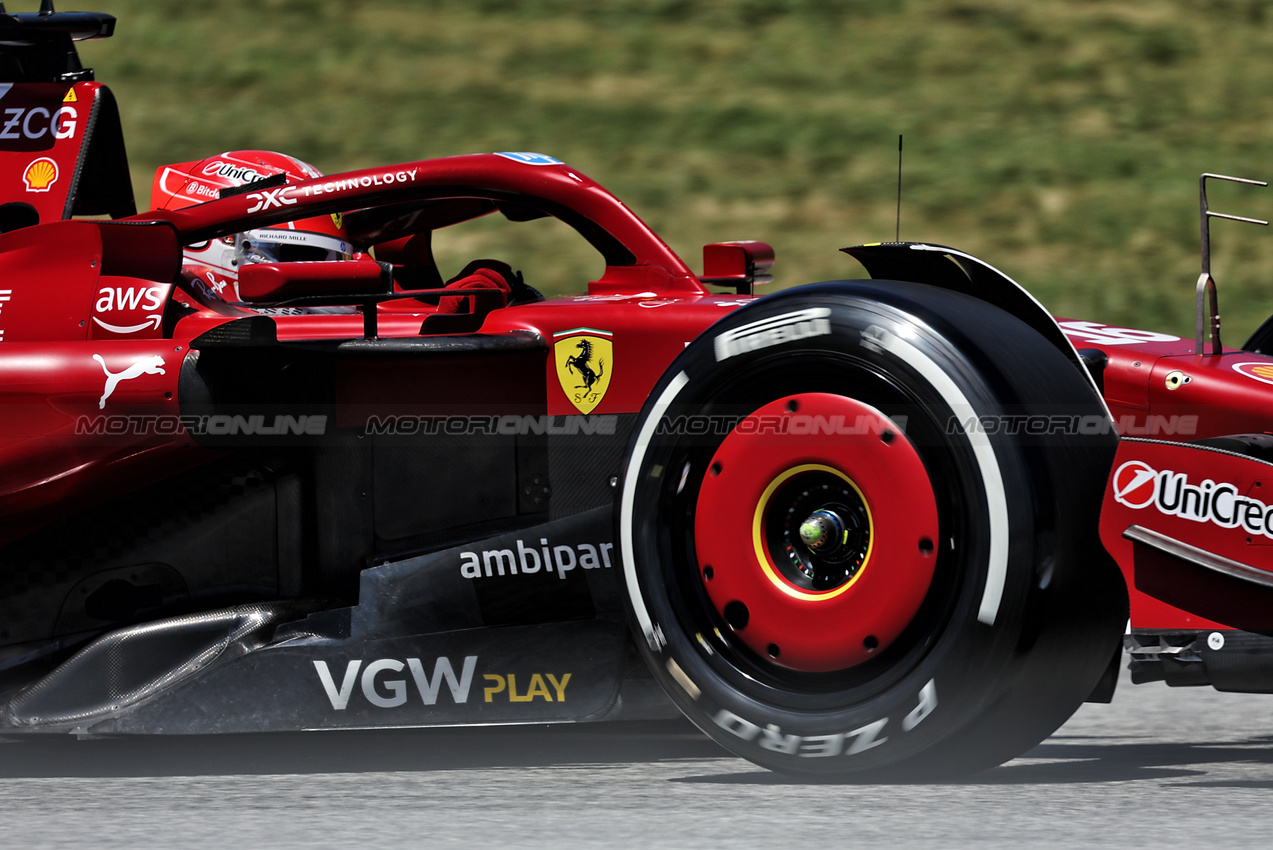 GP SPAGNA, Charles Leclerc (MON) Ferrari SF-25.

30.05.2025 Formula 1 World Championship, Rd 9, Spanish Grand Prix, Barcelona, Spain, Practice Day.

- www.xpbimages.com, EMail: requests@xpbimages.com © Copyright: Bearne / XPB Images
