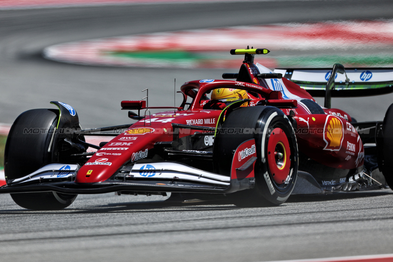 GP SPAGNA, Lewis Hamilton (GBR) Ferrari SF-25.

30.05.2025 Formula 1 World Championship, Rd 9, Spanish Grand Prix, Barcelona, Spain, Practice Day.

 - www.xpbimages.com, EMail: requests@xpbimages.com © Copyright: Rew / XPB Images