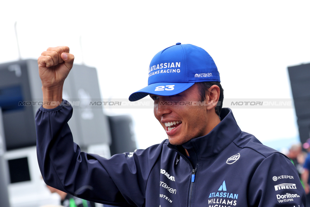 GP UNGHERIA, Alexander Albon (THA) Atlassian Williams Racing.

03.08.2025. Formula 1 World Championship, Rd 14, Hungarian Grand Prix, Budapest, Hungary, Gara Day.

- www.xpbimages.com, EMail: requests@xpbimages.com © Copyright: Bearne / XPB Images