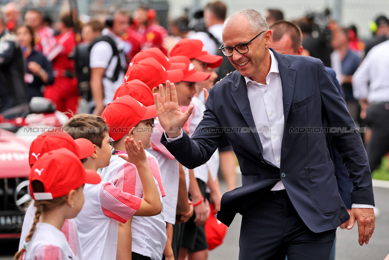 GP UNGHERIA, Stefano Domenicali (ITA) Formula One President e CEO on the grid.

03.08.2025. Formula 1 World Championship, Rd 14, Hungarian Grand Prix, Budapest, Hungary, Gara Day.

- www.xpbimages.com, EMail: requests@xpbimages.com © Copyright: Moy / XPB Images