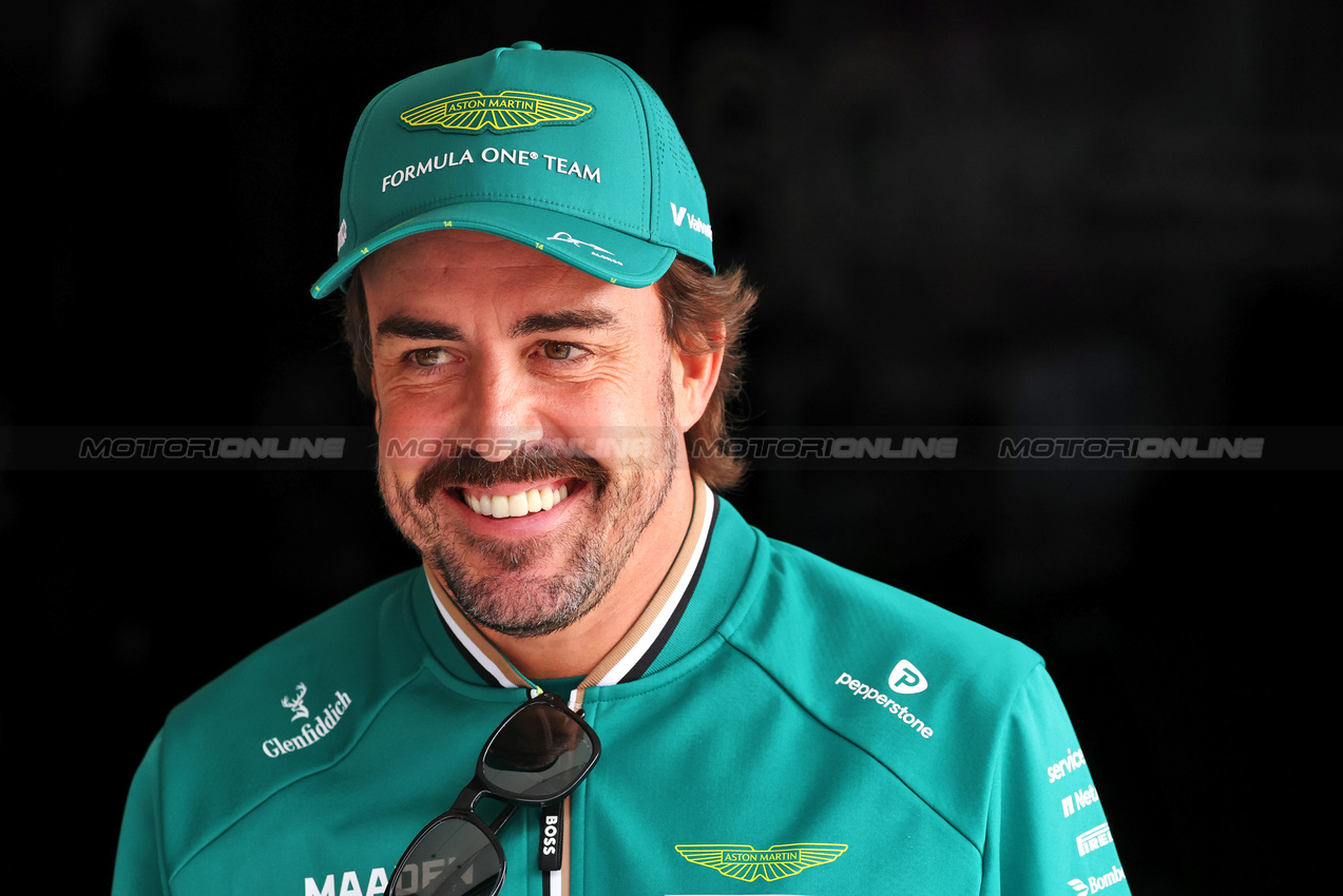 GP UNGHERIA, Fernando Alonso (ESP) Aston Martin F1 Team on the drivers' parade.

03.08.2025. Formula 1 World Championship, Rd 14, Hungarian Grand Prix, Budapest, Hungary, Gara Day.

- www.xpbimages.com, EMail: requests@xpbimages.com © Copyright: Moy / XPB Images