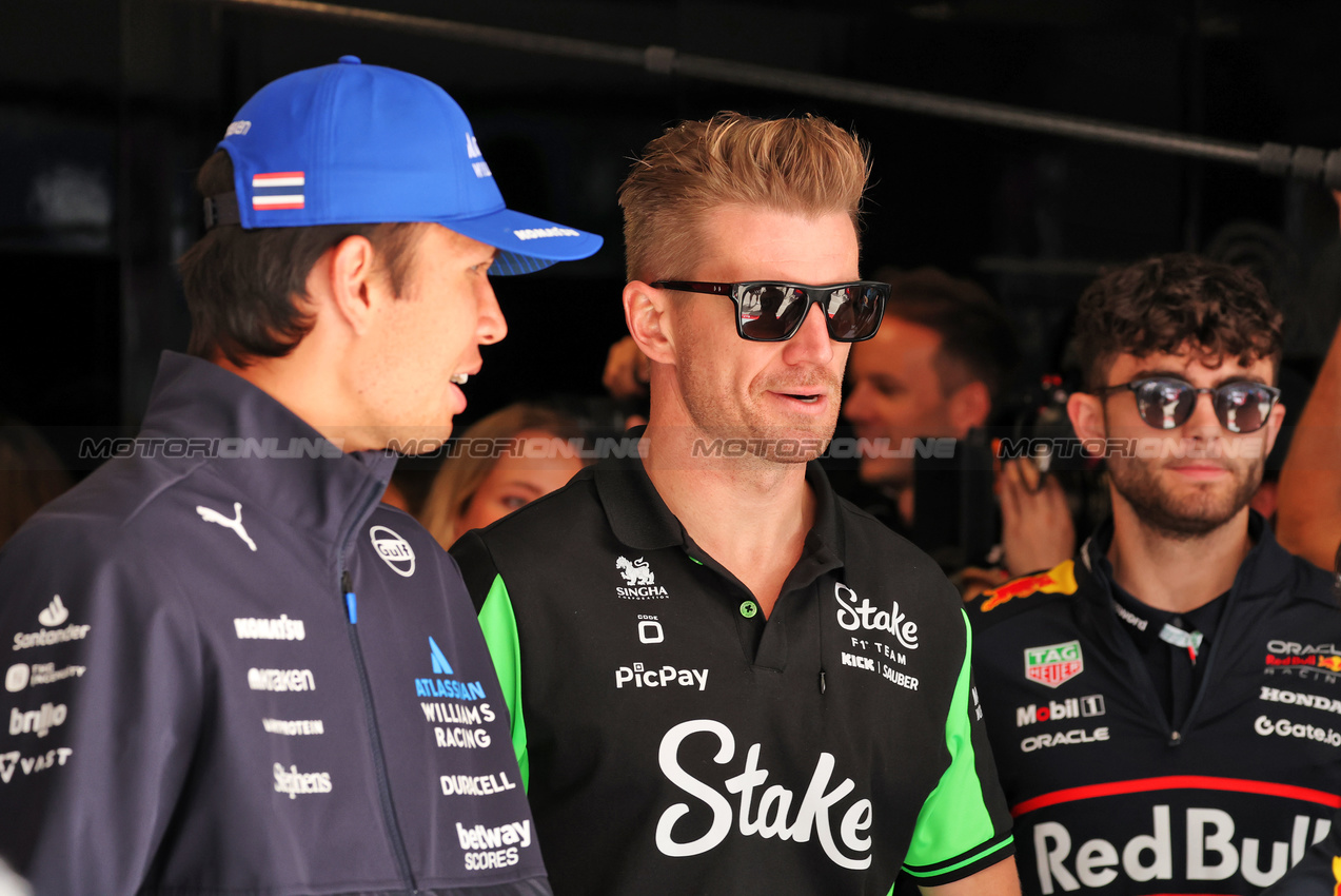 GP UNGHERIA, (L to R): Alexander Albon (THA) Atlassian Williams Racing with Nico Hulkenberg (GER) Sauber on the drivers' parade.

03.08.2025. Formula 1 World Championship, Rd 14, Hungarian Grand Prix, Budapest, Hungary, Gara Day.

- www.xpbimages.com, EMail: requests@xpbimages.com © Copyright: Moy / XPB Images