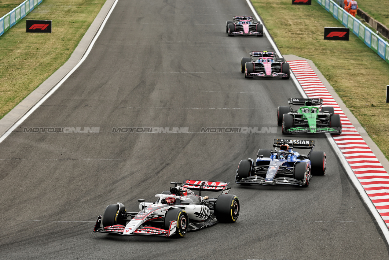 GP UNGHERIA, Esteban Ocon (FRA) Haas VF-25.

03.08.2025. Formula 1 World Championship, Rd 14, Hungarian Grand Prix, Budapest, Hungary, Gara Day.

- www.xpbimages.com, EMail: requests@xpbimages.com © Copyright: Moy / XPB Images
