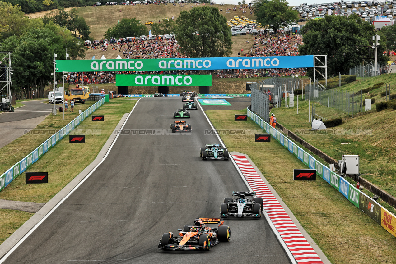 GP UNGHERIA, Oscar Piastri (AUS) McLaren MCL39.

03.08.2025. Formula 1 World Championship, Rd 14, Hungarian Grand Prix, Budapest, Hungary, Gara Day.

- www.xpbimages.com, EMail: requests@xpbimages.com © Copyright: Moy / XPB Images