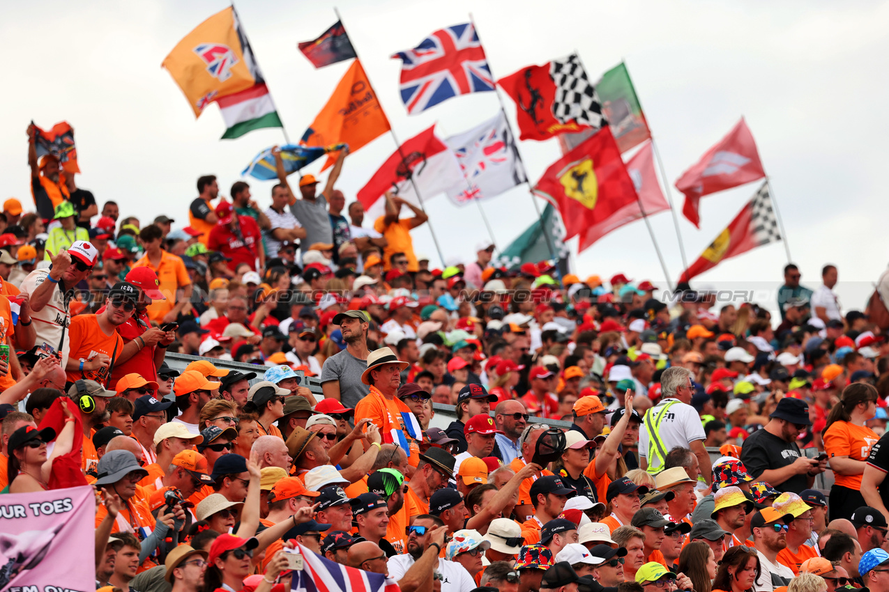 GP UNGHERIA, Circuit Atmosfera - fans in the grandstand.

03.08.2025. Formula 1 World Championship, Rd 14, Hungarian Grand Prix, Budapest, Hungary, Gara Day.

- www.xpbimages.com, EMail: requests@xpbimages.com © Copyright: Moy / XPB Images