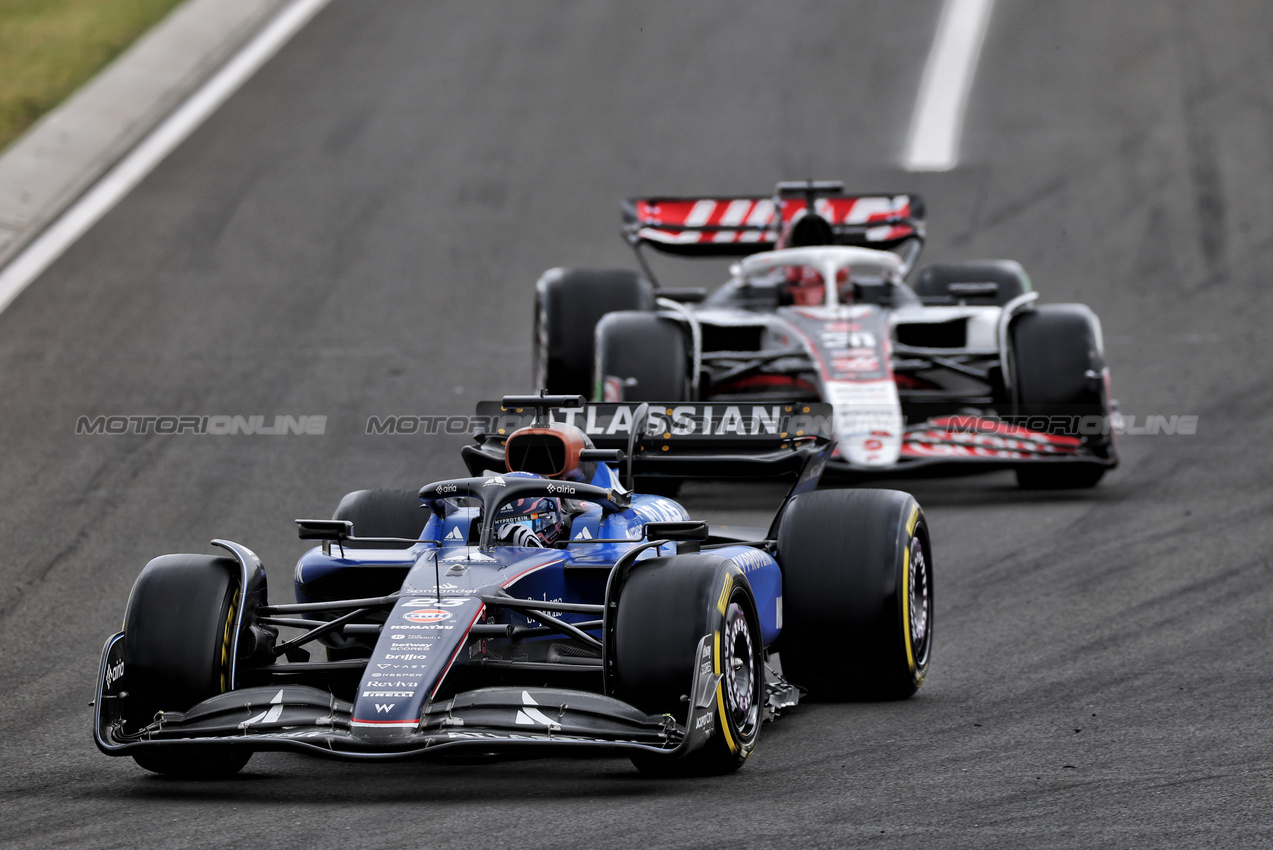 GP UNGHERIA, Alexander Albon (THA) Atlassian Williams Racing FW47.

03.08.2025. Formula 1 World Championship, Rd 14, Hungarian Grand Prix, Budapest, Hungary, Gara Day.

- www.xpbimages.com, EMail: requests@xpbimages.com © Copyright: Charniaux / XPB Images