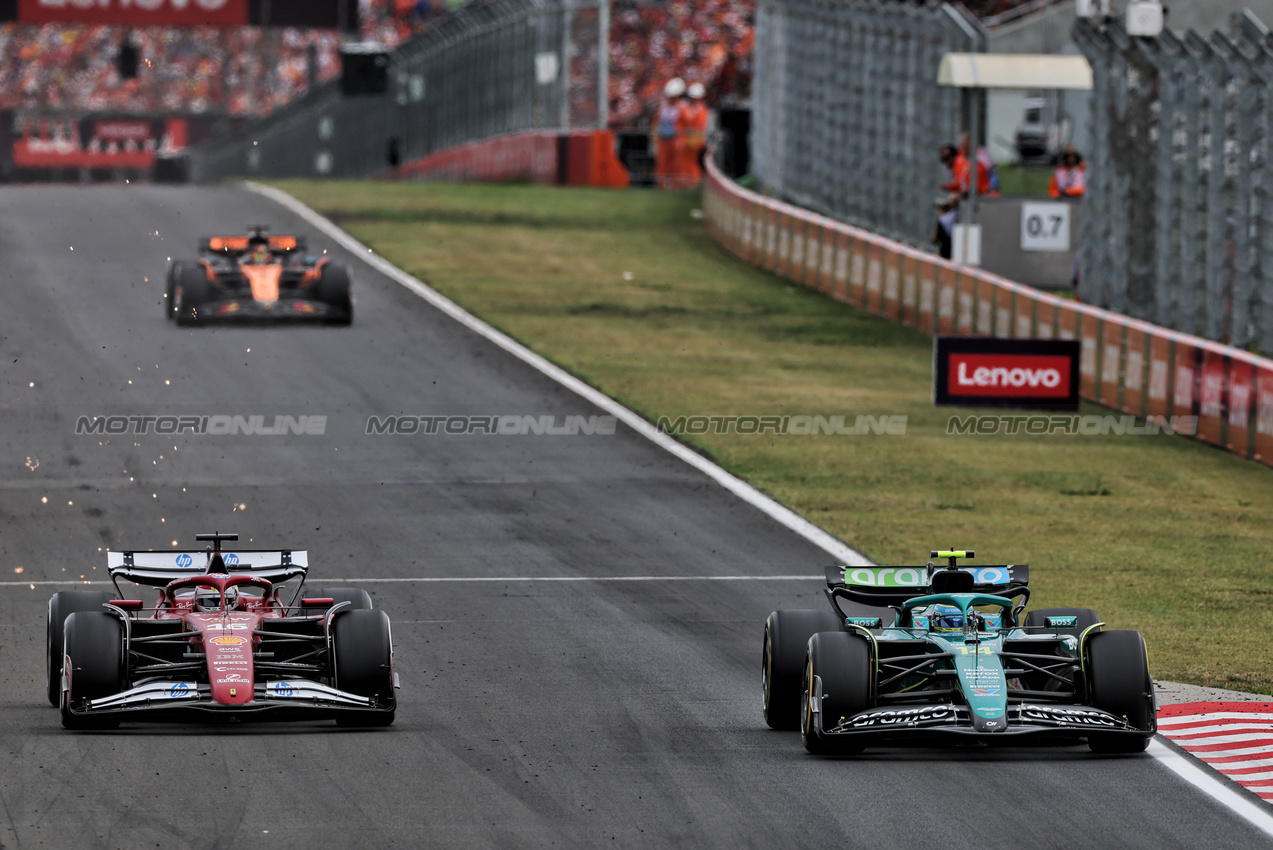 GP UNGHERIA, Charles Leclerc (MON) Ferrari SF-25 e Fernando Alonso (ESP) Aston Martin F1 Team AMR25 battle for position.

03.08.2025. Formula 1 World Championship, Rd 14, Hungarian Grand Prix, Budapest, Hungary, Gara Day.

- www.xpbimages.com, EMail: requests@xpbimages.com © Copyright: Charniaux / XPB Images