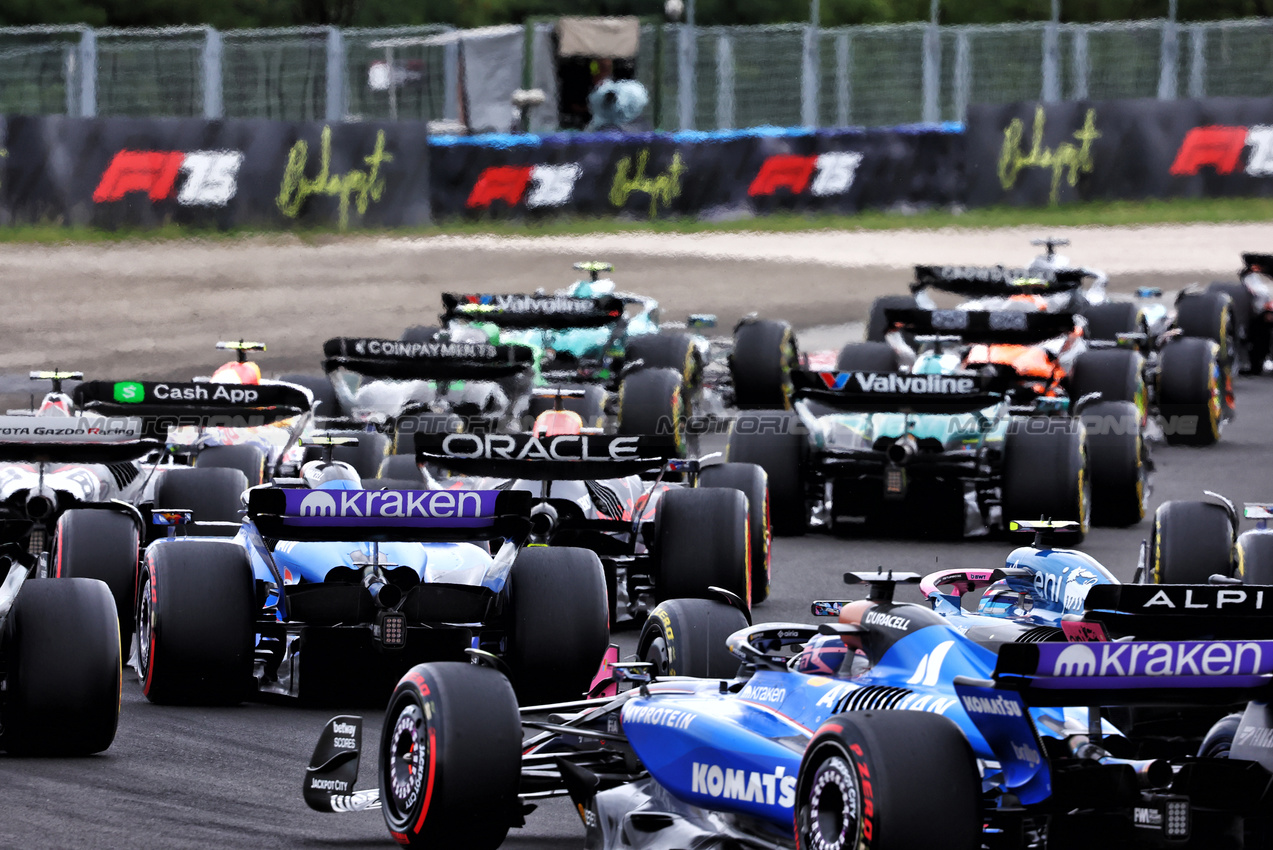 GP UNGHERIA, Carlos Sainz (ESP) Atlassian Williams Racing FW47 at the partenza of the race.

03.08.2025. Formula 1 World Championship, Rd 14, Hungarian Grand Prix, Budapest, Hungary, Gara Day.

- www.xpbimages.com, EMail: requests@xpbimages.com © Copyright: Charniaux / XPB Images
