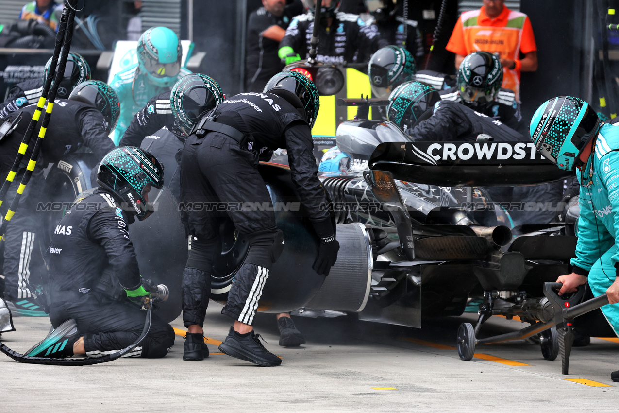 GP UNGHERIA, George Russell (GBR) Mercedes AMG F1 W16 makes a pit stop.

03.08.2025. Formula 1 World Championship, Rd 14, Hungarian Grand Prix, Budapest, Hungary, Gara Day.

- www.xpbimages.com, EMail: requests@xpbimages.com © Copyright: Bearne / XPB Images