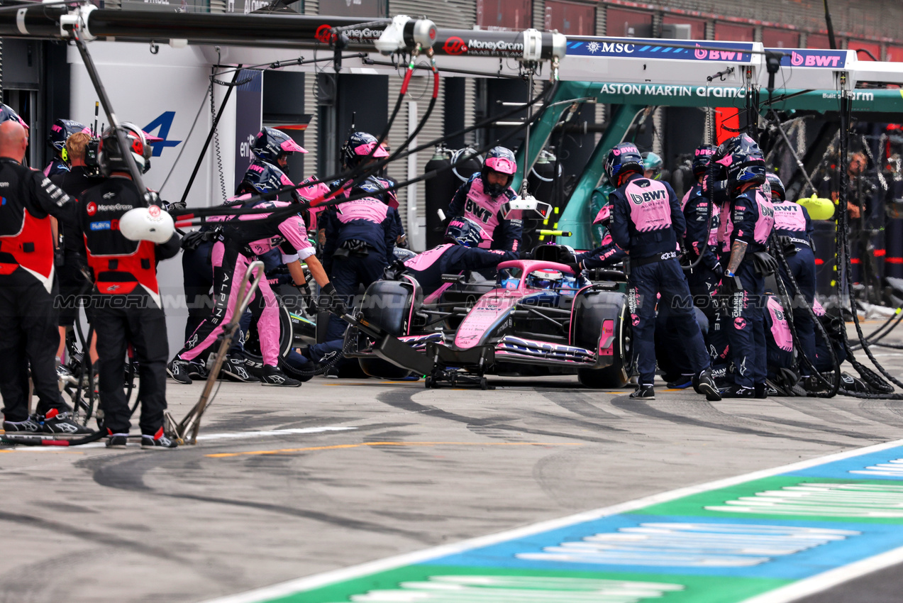 GP UNGHERIA, Franco Colapinto (ARG) Alpine F1 Team A525 makes a pit stop.

03.08.2025. Formula 1 World Championship, Rd 14, Hungarian Grand Prix, Budapest, Hungary, Gara Day.

- www.xpbimages.com, EMail: requests@xpbimages.com © Copyright: Bearne / XPB Images