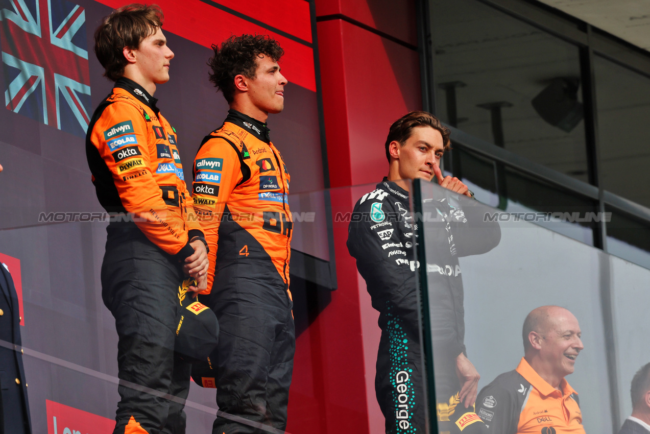 GP UNGHERIA, The podium (L to R): Oscar Piastri (AUS) McLaren, second; Lando Norris (GBR) McLaren, vincitore; George Russell (GBR) Mercedes AMG F1, third.

03.08.2025. Formula 1 World Championship, Rd 14, Hungarian Grand Prix, Budapest, Hungary, Gara Day.

- www.xpbimages.com, EMail: requests@xpbimages.com © Copyright: Batchelor / XPB Images