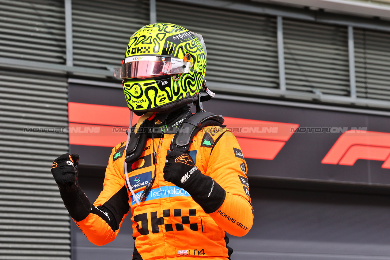 GP UNGHERIA, Gara winner Lando Norris (GBR) McLaren celebrates in parc ferme.

03.08.2025. Formula 1 World Championship, Rd 14, Hungarian Grand Prix, Budapest, Hungary, Gara Day.

- www.xpbimages.com, EMail: requests@xpbimages.com © Copyright: Batchelor / XPB Images