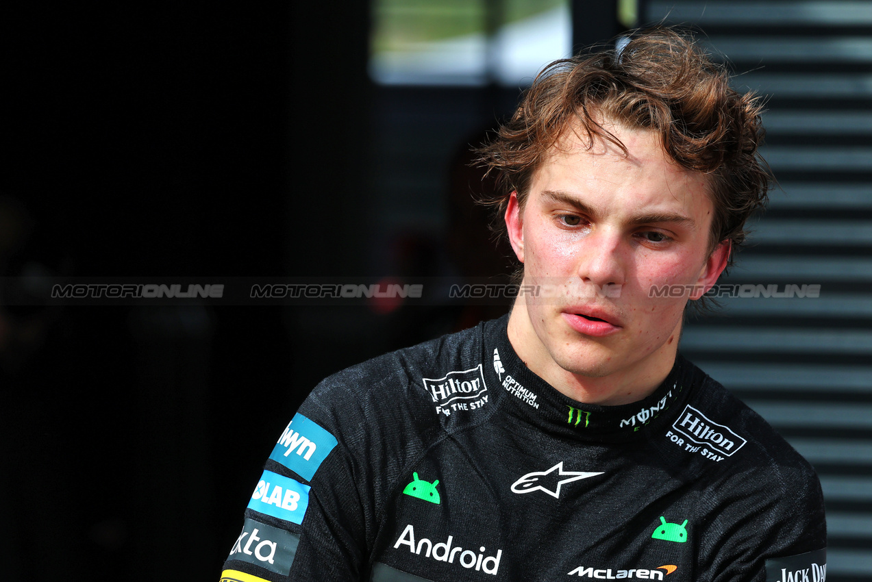 GP UNGHERIA, Second placed Oscar Piastri (AUS) McLaren in parc ferme.

03.08.2025. Formula 1 World Championship, Rd 14, Hungarian Grand Prix, Budapest, Hungary, Gara Day.

- www.xpbimages.com, EMail: requests@xpbimages.com © Copyright: Batchelor / XPB Images